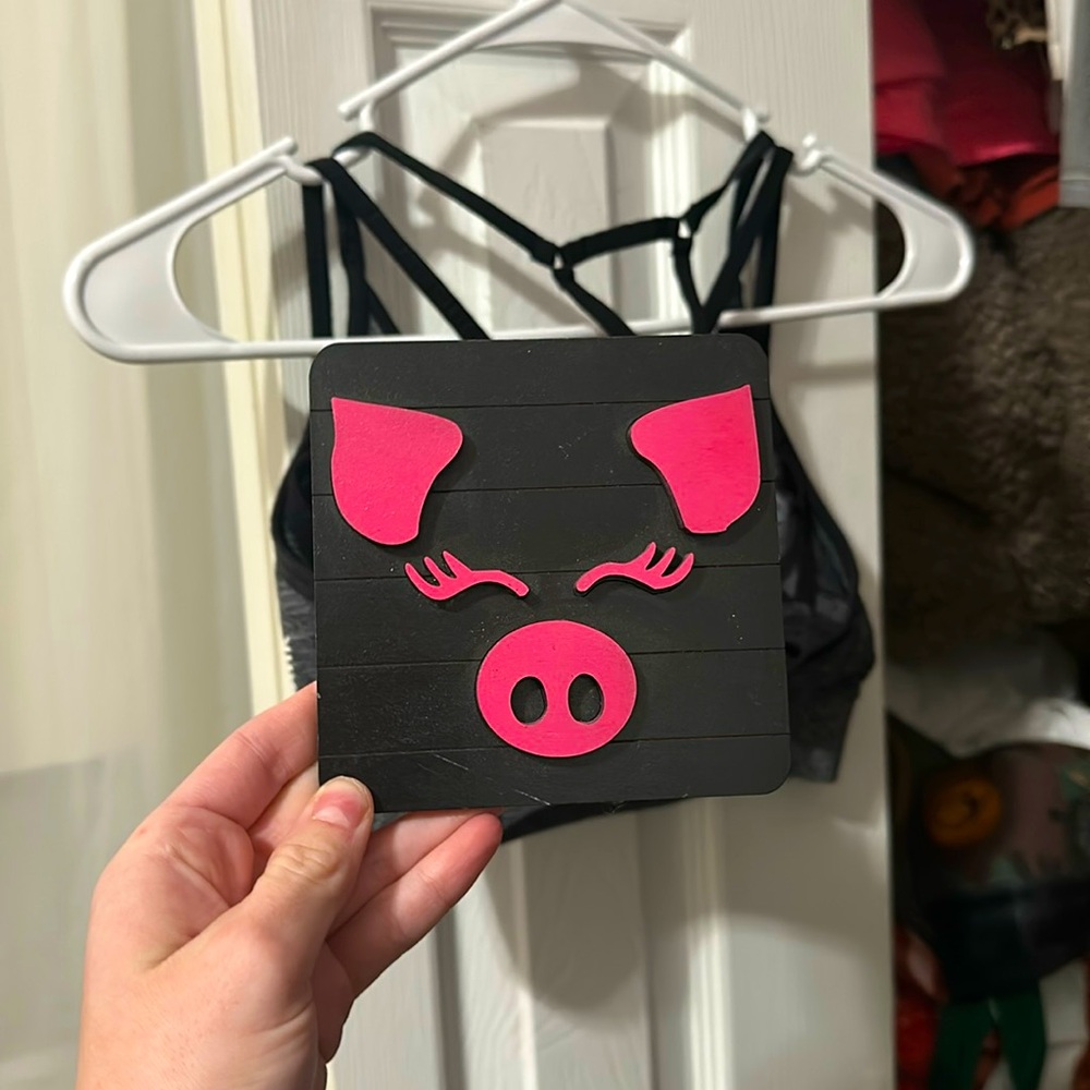 BLACK AND PINK PIG DECOR